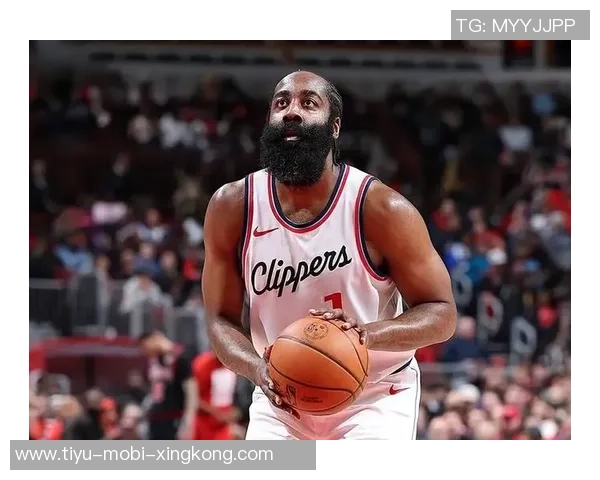 哈登训练后坚持加练超一小时展现职业精神与拼搏态度 哈登训练后坚持加练超一小时展现职业精神与拼搏态度