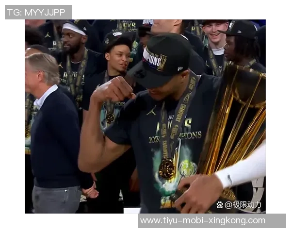 里弗斯称赞米德尔顿为雄鹿终身球员场上场下均展现超级明星风范 里弗斯称赞米德尔顿为雄鹿终身球员场上场下均展现超级明星风范